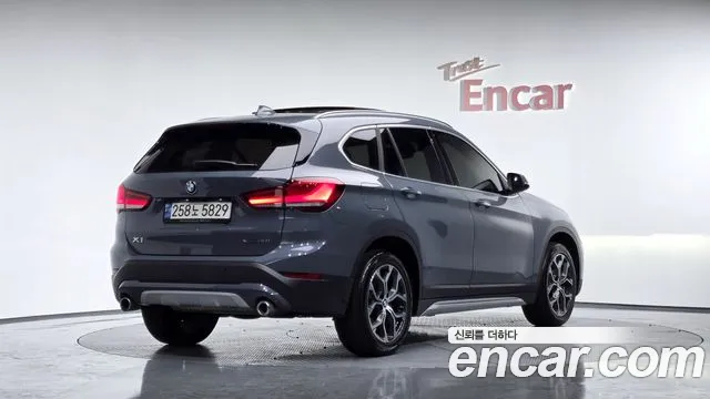 BMW X1 2022 — фото 1