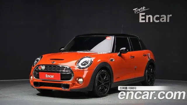 Mini Cooper 2019 — фото 1