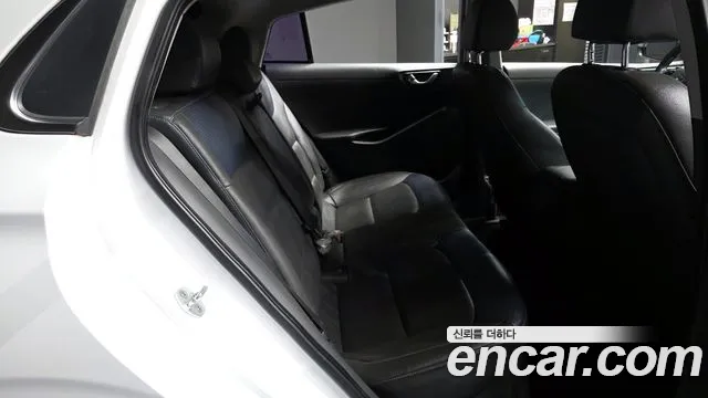 Hyundai Ioniq 2016 — фото 12