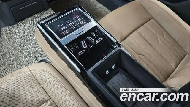Audi A8 2020 — фото 17
