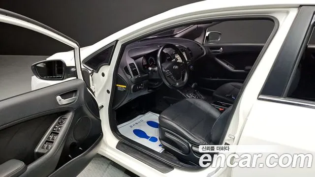 Kia K3 2015 — фото 10