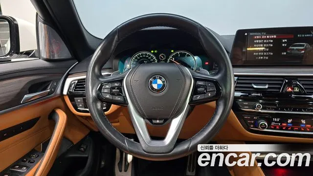 BMW 5-Series 2017 — фото 13