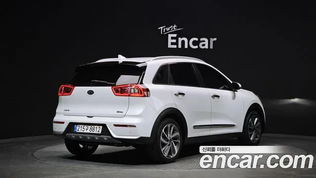 Kia Niro 2018 — фото 2