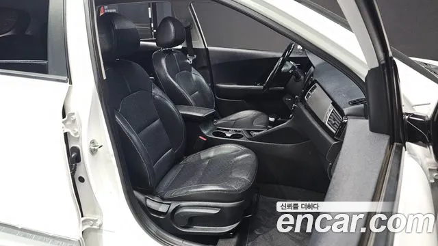 Kia Niro 2018 — фото 10