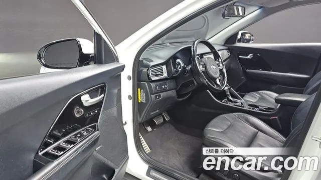 Kia Niro 2018 — фото 11