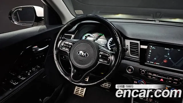 Kia Niro 2018 — фото 13