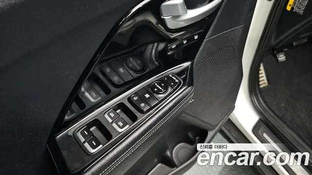Kia Niro 2018 — фото 18