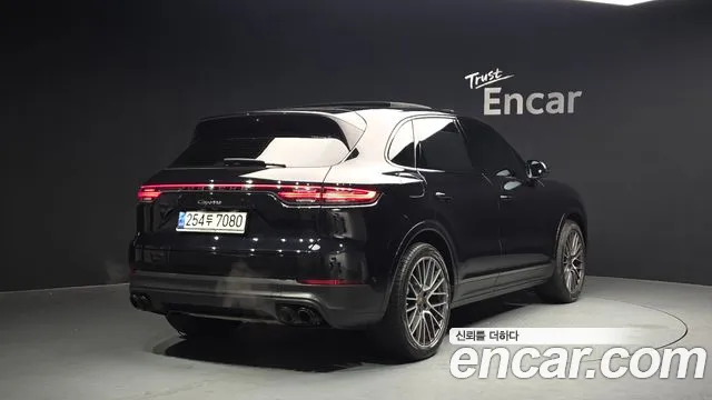 Porsche Cayenne 2021 — фото 2