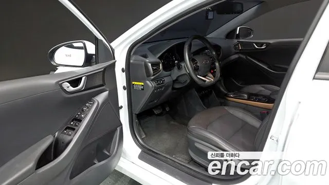 Hyundai Ioniq 2019 — фото 10
