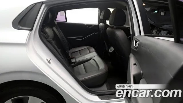 Hyundai Ioniq 2019 — фото 12