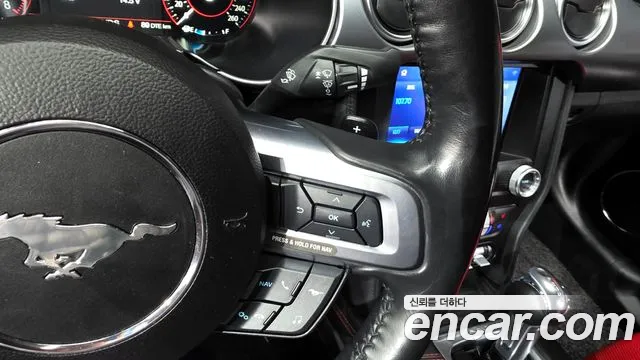 Ford Mustang 2021 — фото 19