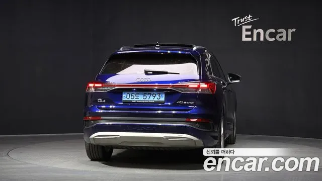 Audi Q4 e-tron 2022 — фото 4