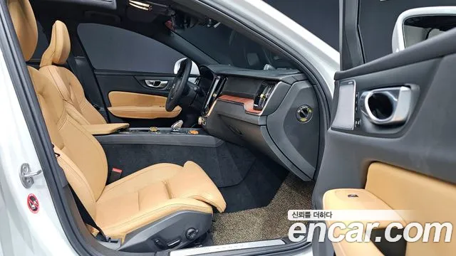 Volvo S60 2024 — фото 10