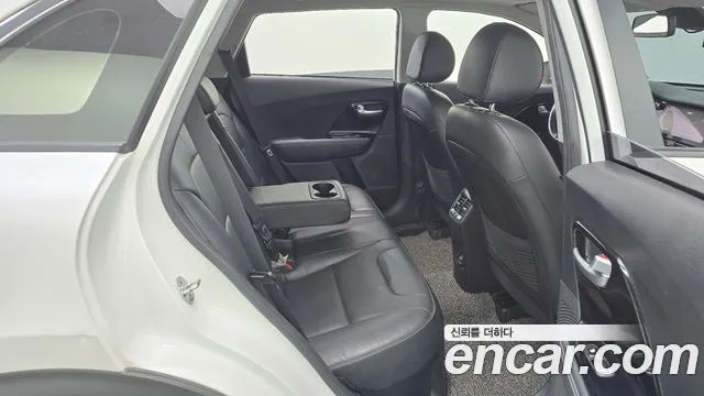 Kia Niro 2020 — фото 12