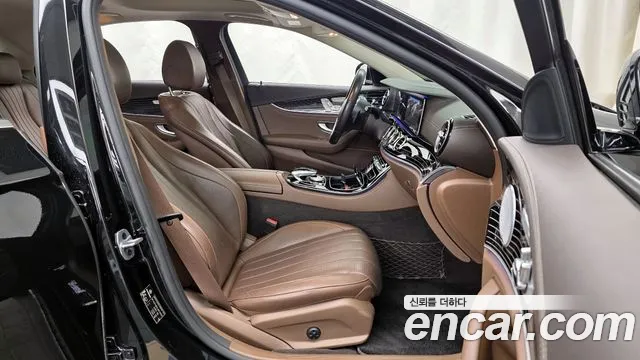 Mercedes-Benz E-Class 2020 — фото 11