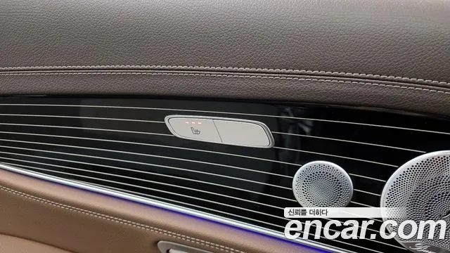 Mercedes-Benz E-Class 2020 — фото 19