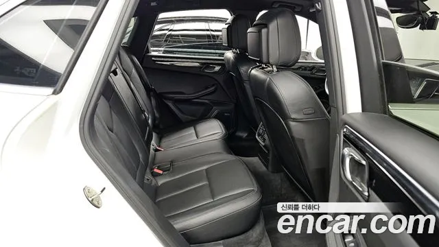 Porsche Macan 2017 — фото 11