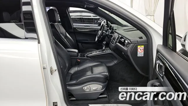 Porsche Macan 2017 — фото 12