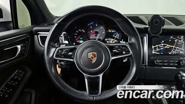 Porsche Macan 2017 — фото 13