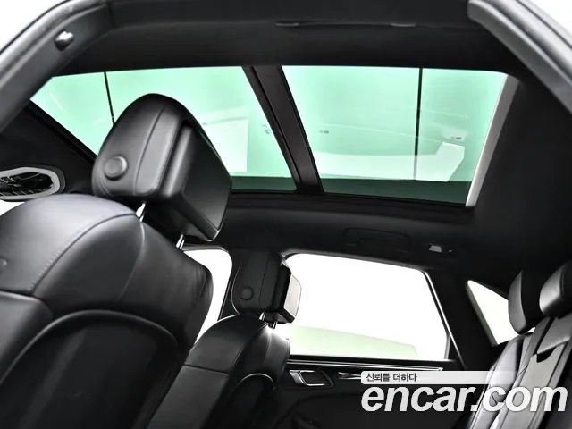 Porsche Macan 2017 — фото 18