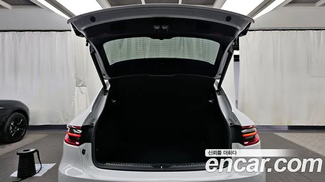 Porsche Macan 2017 — фото 20