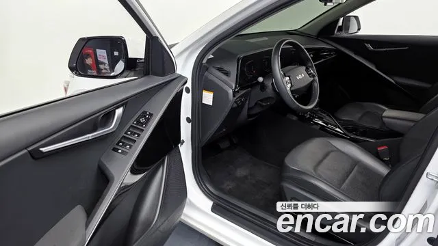 Kia Niro 2022 — фото 10