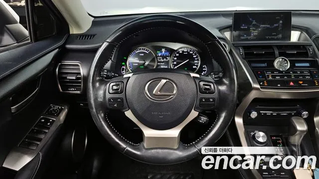 Lexus NX 2017 — фото 13