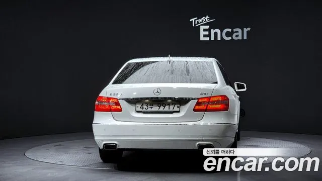 Mercedes-Benz E-Class 2013 — фото 4