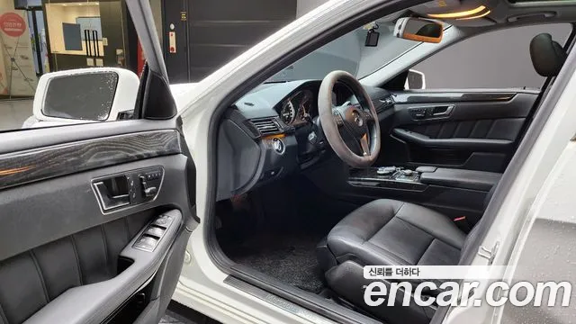 Mercedes-Benz E-Class 2013 — фото 11