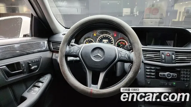 Mercedes-Benz E-Class 2013 — фото 14
