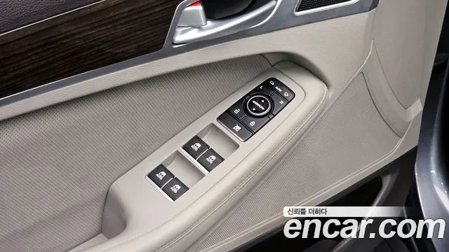 Hyundai Genesis 2016 — фото 18