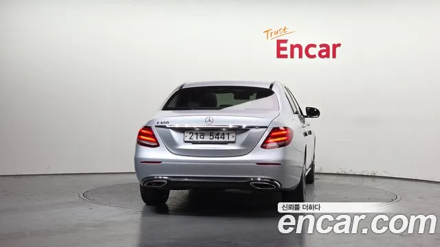 Mercedes-Benz E-Class 2017 — фото 4