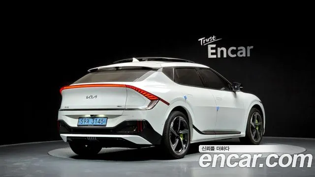 Kia EV6 2023 — фото 1