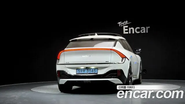 Kia EV6 2023 — фото 3
