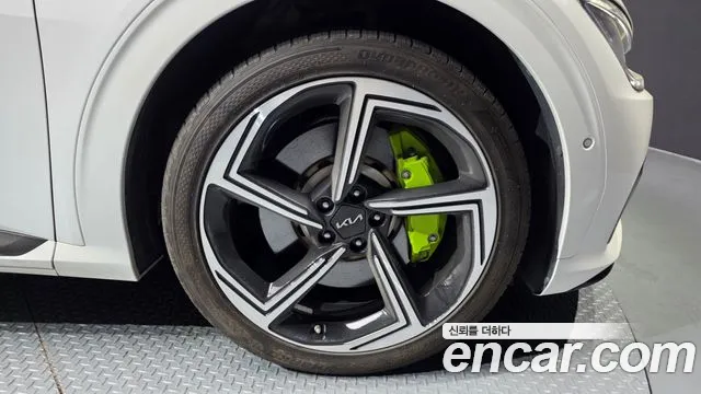 Kia EV6 2023 — фото 4
