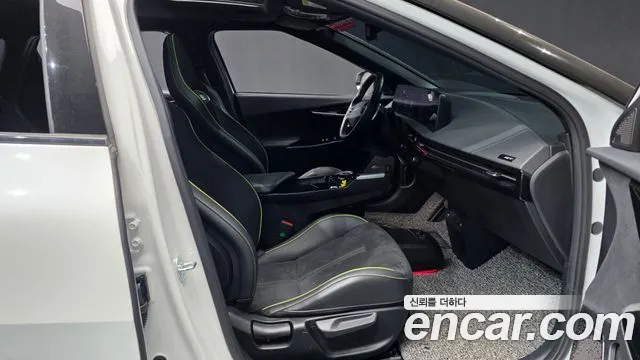 Kia EV6 2023 — фото 10