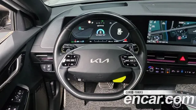 Kia EV6 2023 — фото 12