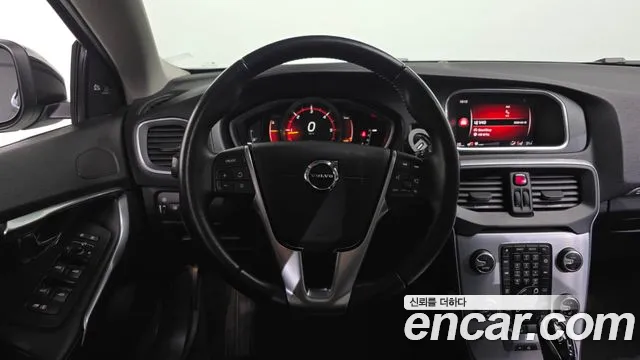 Volvo V40 2018 — фото 13