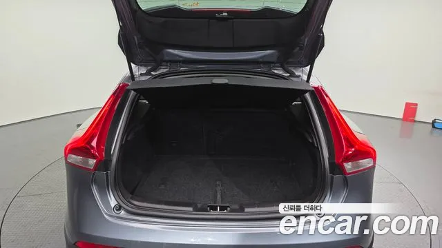 Volvo V40 2018 — фото 20