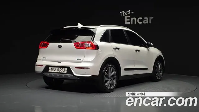 Kia Niro 2017 — фото 2