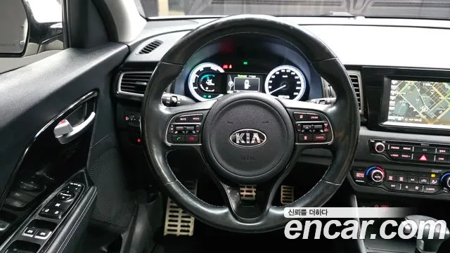 Kia Niro 2017 — фото 13