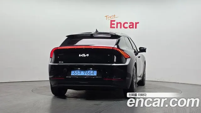Kia EV6 2023 — фото 4