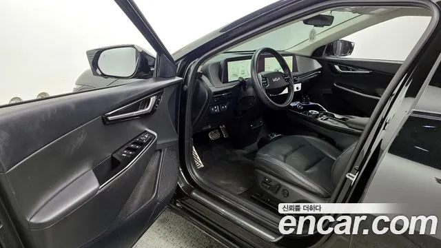 Kia EV6 2023 — фото 10