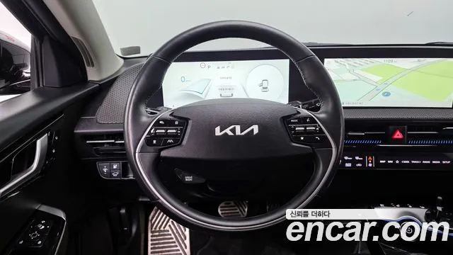 Kia EV6 2023 — фото 13