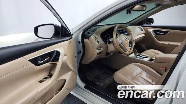 Nissan Altima 2017 — фото 10