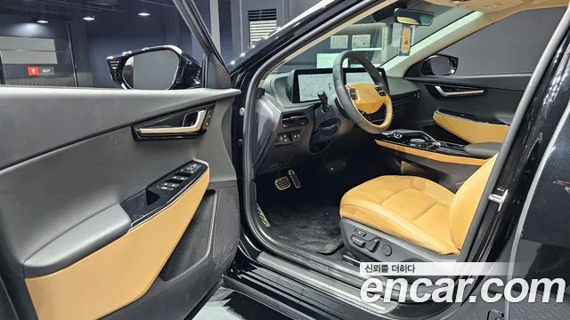 Kia EV6 2023 — фото 11