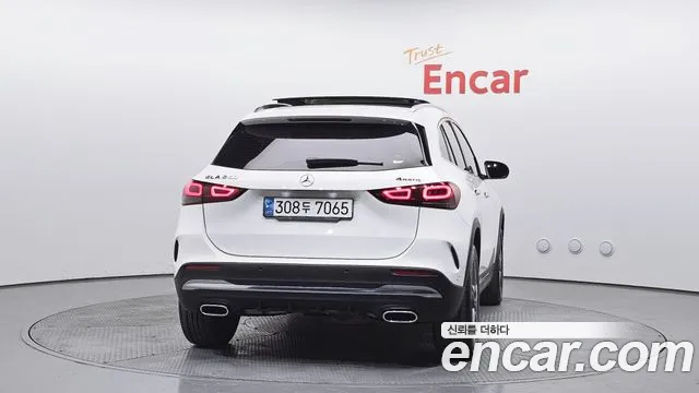 Mercedes-Benz GLA-Class 2023 — фото 4