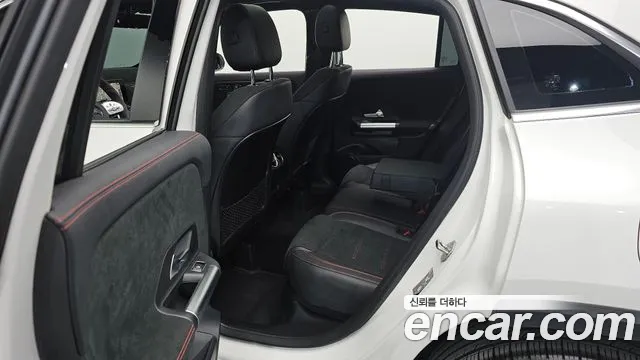 Mercedes-Benz GLA-Class 2023 — фото 11