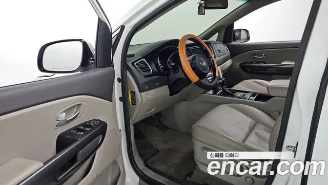 Kia Canival 2015 — фото 10