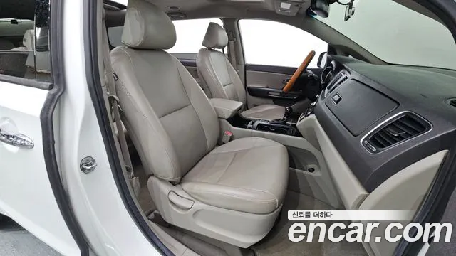 Kia Canival 2015 — фото 11